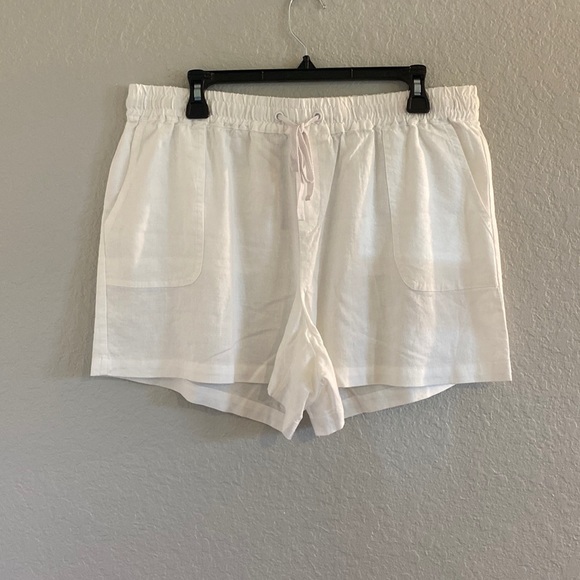 30. Perfect Summer Linen/viscose shorts! - Picture 1 of 9